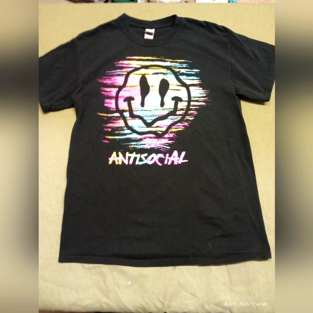 Graphic tee